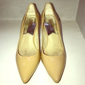 Michael Kors Nude pumps